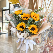 Load image into Gallery viewer, Sunflower Bouquet