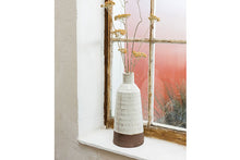 Load image into Gallery viewer, Lipton Vase